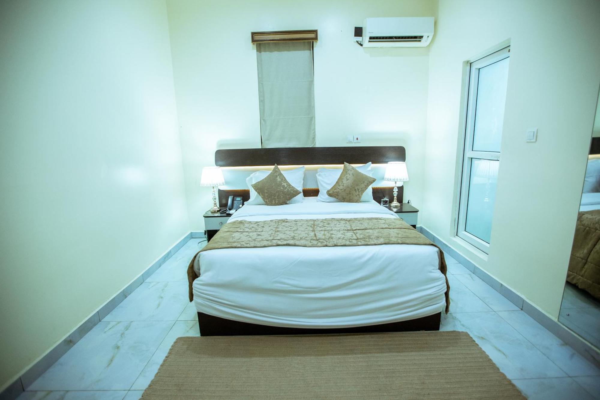 Apartment 79 Hotel & Suite Ikeja Ngoại thất bức ảnh